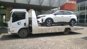 Yang Perlu Diperhatikan Sebelum Mengirim Mobil Menggunakan Jasa Towing